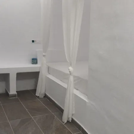 Nyaraló ξενοιασιά *